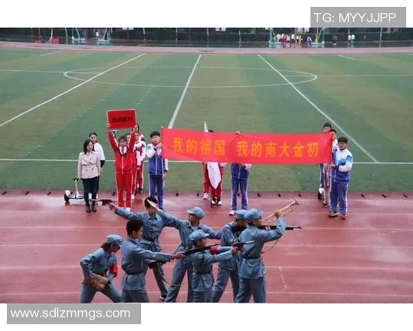 足球传奇跨世代对决混剪：回顾过往巨星辉煌时刻与青春风采