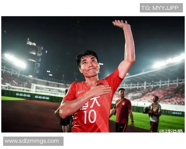 当代足球球星代言广告对品牌传播影响的深度观察与价值解析 当代足球球星代言广告对品牌传播影响的深度观察与价值解析