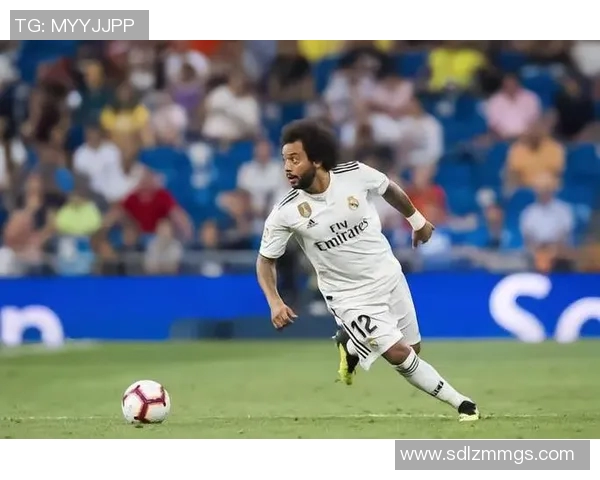 足球球星啤酒肚引发热议身材管理与运动员形象成焦点